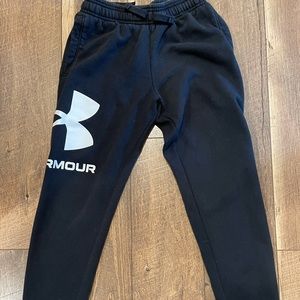 Boys size M Under Armour sweatpants